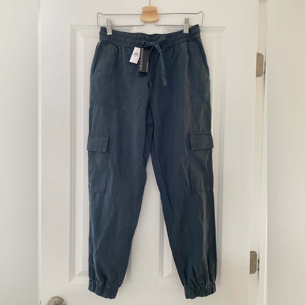 Banana Republic Women’s Cargo Utility Jogger Pants, XS, New with Tags, L…